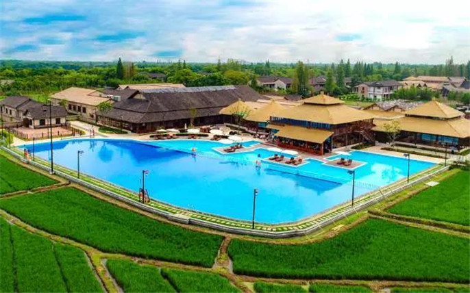 1527731502895237.jpg 18麥田所環(huán)繞的露天游泳池與餐廳.jpg