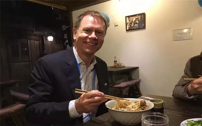 1527733204942285.jpg 3Facebook全球副總裁 Guy Reson.jpg